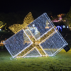 1590 | Caixa De Presente Puff G Com Laço 3,05 x 0,20 x 2,10m (Barracão 14)